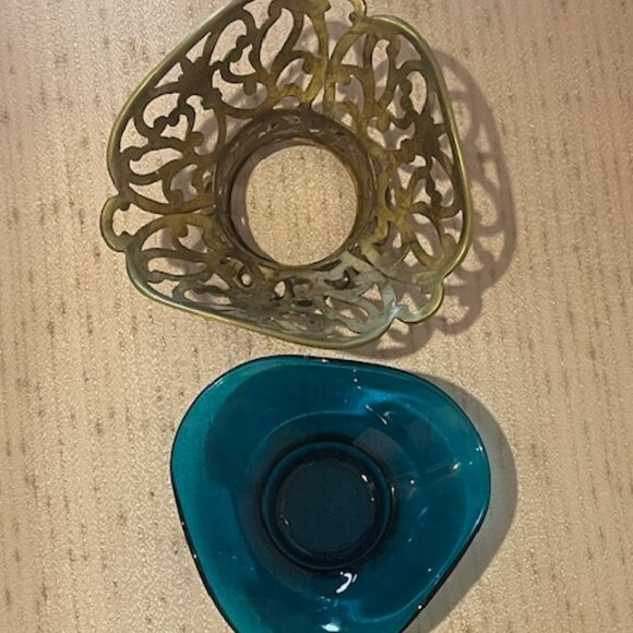 Vintage Ornate Footed Brass Basket with Blue Glass Bowl Victorian Hollywood Rgy - Picture 5 of 8